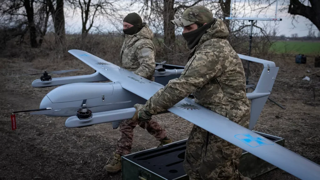 Rússia ataca Ucrânia com 113 drones; Ucrânia responde com ofensiva que atinge prédios residenciais