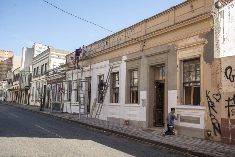 Iniciativa privada transforma o centro de Curitiba com retrofit de imóveis históricos