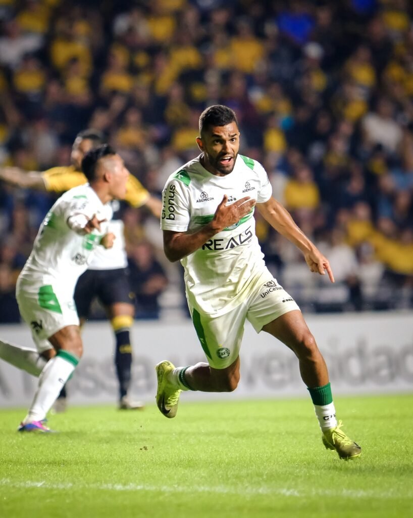 Vitória Estratégica: Coritiba Supera Criciúma E Sonha Com O Retorno À Elite