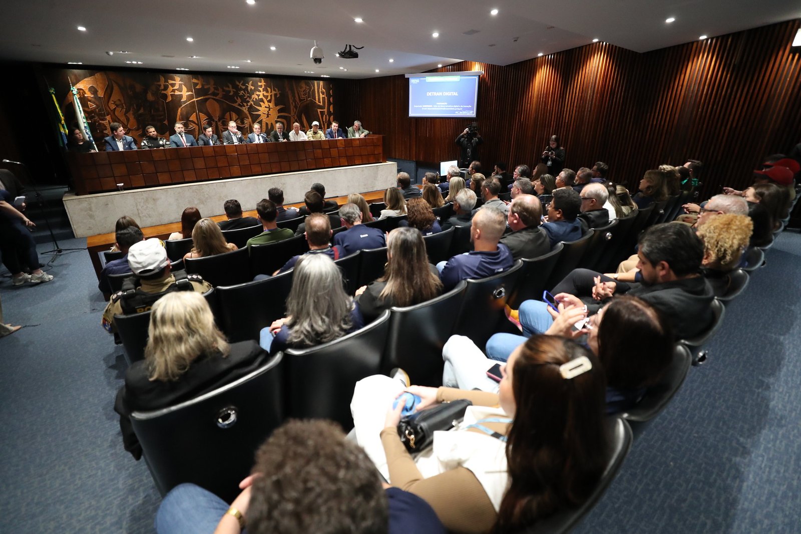 De CNH a veículos: serviços digitais do Detran-PR são tema de audiência pública na Alep