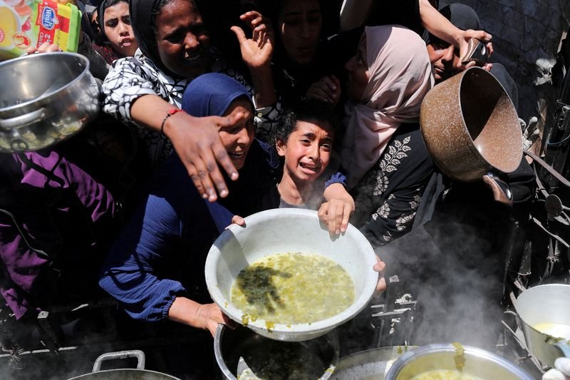 População de Gaza enfrenta fome severa com bloqueio e dificuldade na chegada de suprimentos