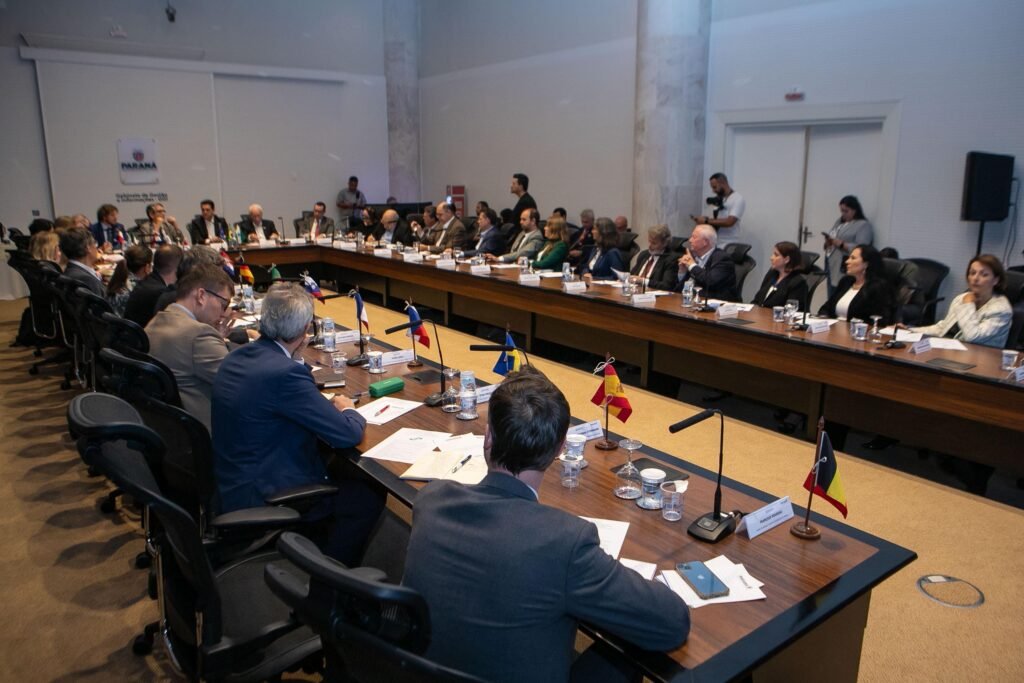 Governador Recebe Diplomatas Europeus Em Curitiba Para Estreitar Cooperações Com O Paraná