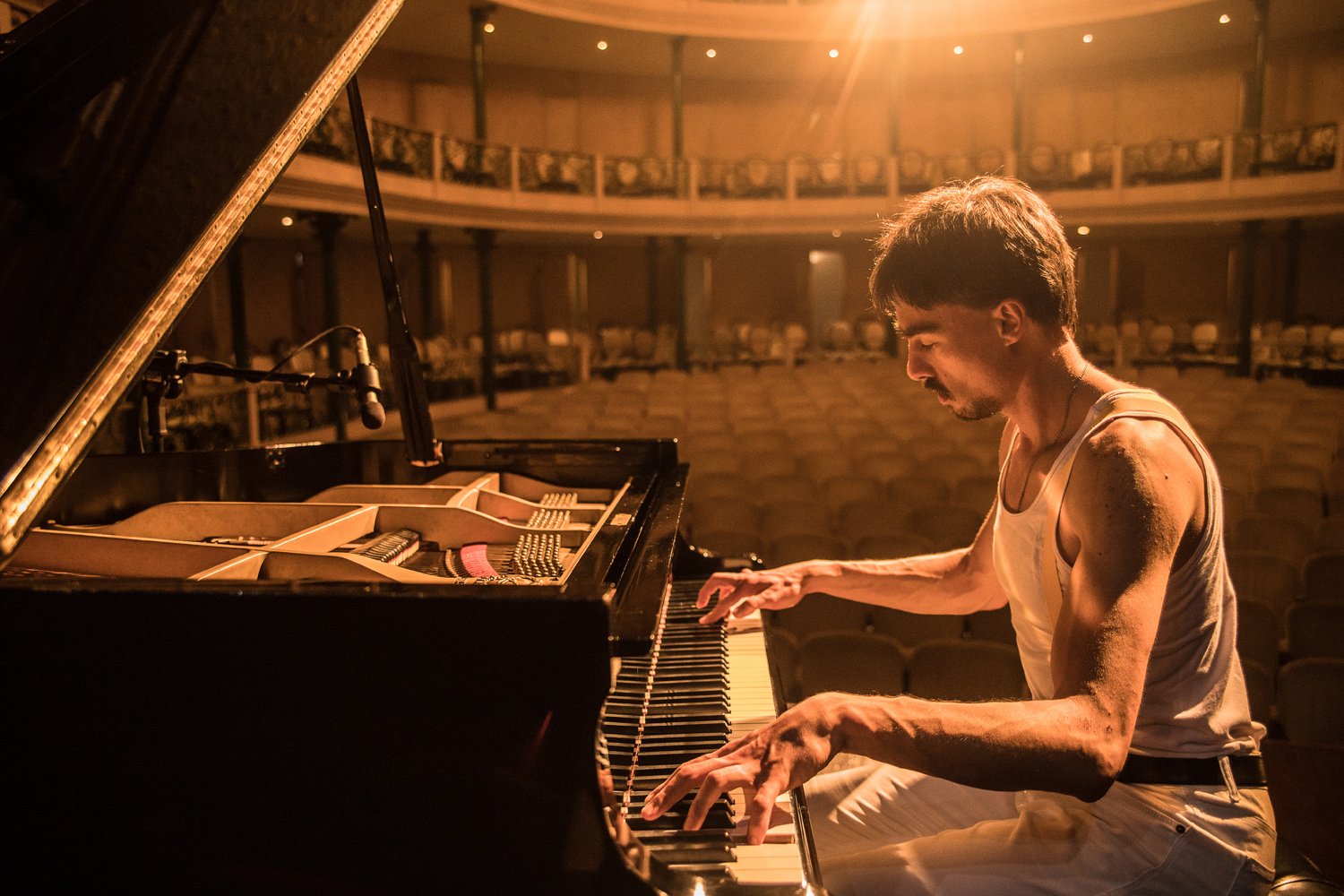 Viagem musical a 1975: ‘Rock ao Piano’ chega a Curitiba para celebrar 50 anos de hits