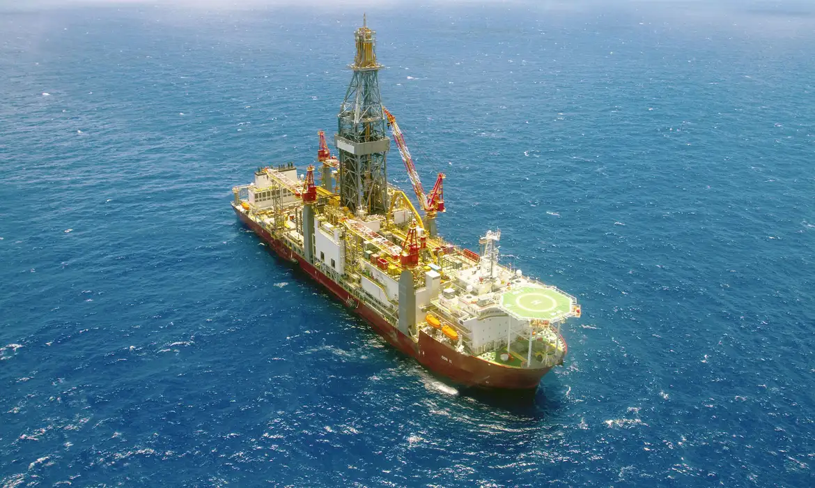 Nova descoberta no Pré-Sal: Petrobras anuncia óleo de excelente qualidade na Bacia de Santos