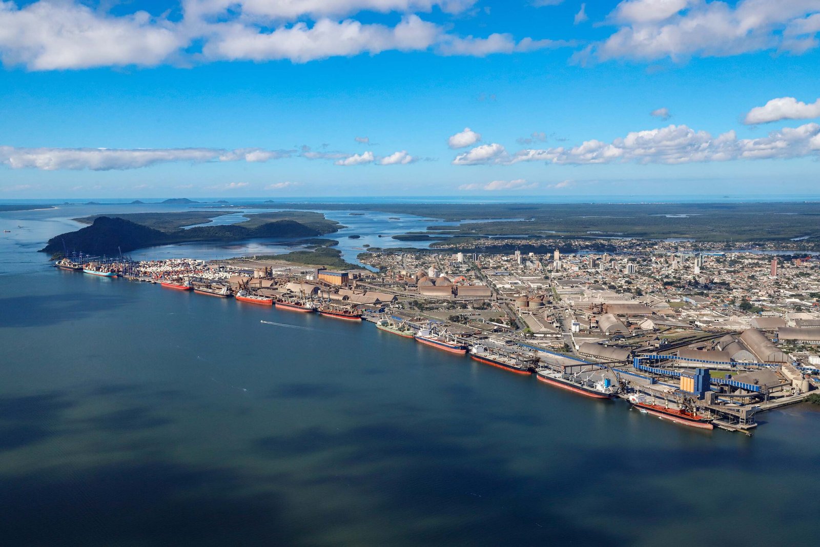 Portos e rodovias: agenda de leilões do Governo Federal inclui canal de acesso de Paranaguá para agosto