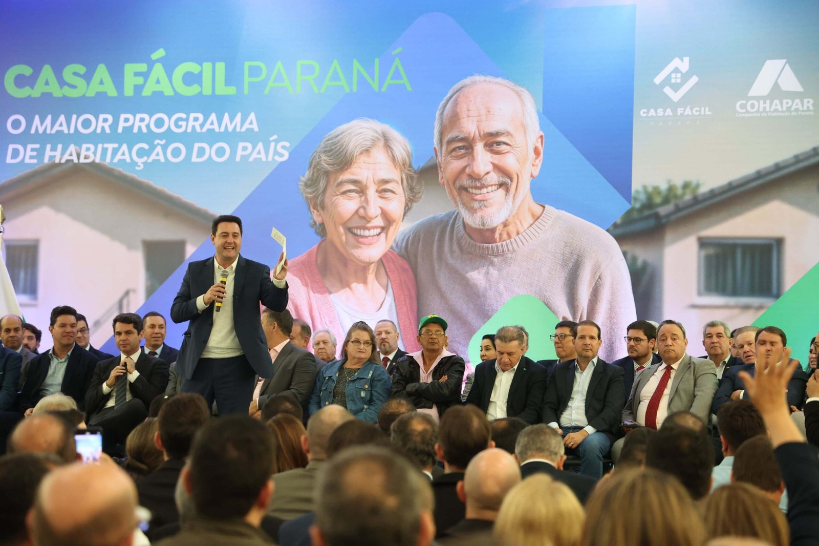 Estado investe R$ 1,5 bilhão em habitação e vai regularizar 50 mil imóveis no Paraná