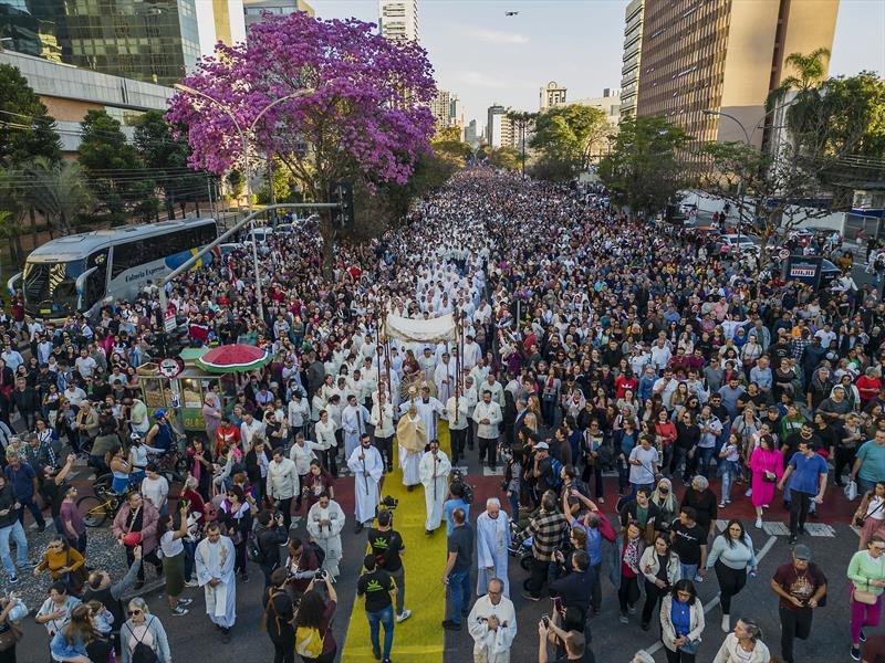 Corpus Christi em Curitiba: dicas essenciais para aproveitar a procissão, a missa e os shows