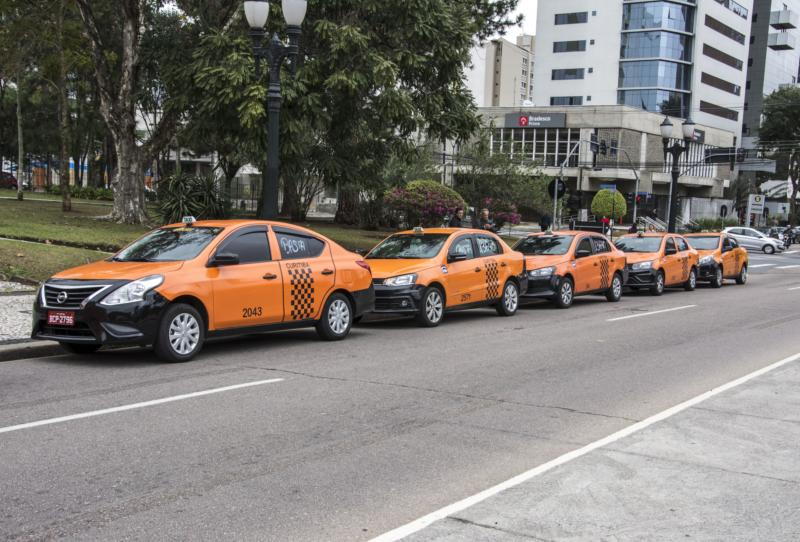 Adeus, Juro Alto: Taxista Paranaense Agora Pode Financiar Carro Novo com Condições Imbatíveis
