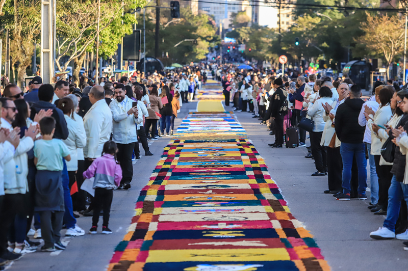 Corpus Christi em Curitiba: dicas essenciais para aproveitar a procissão, a missa e os shows
