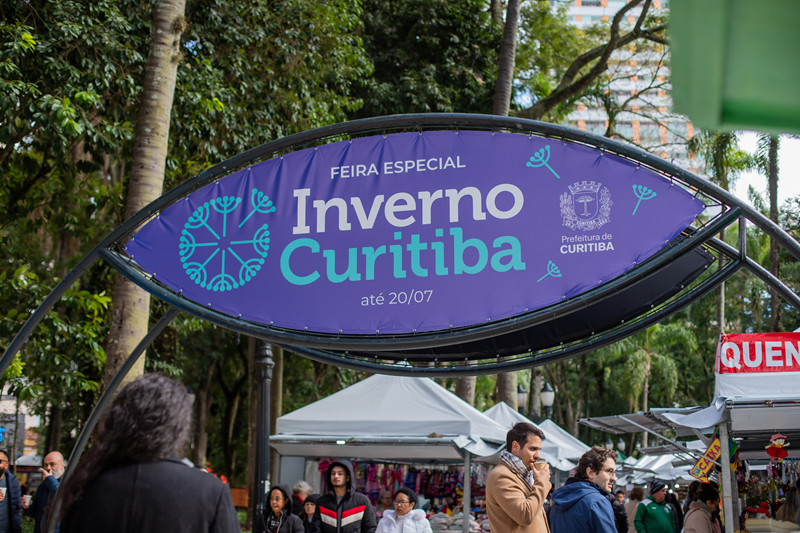 Feira de inverno da Praça Osório aquece Curitiba com delícias típicas e artesanato