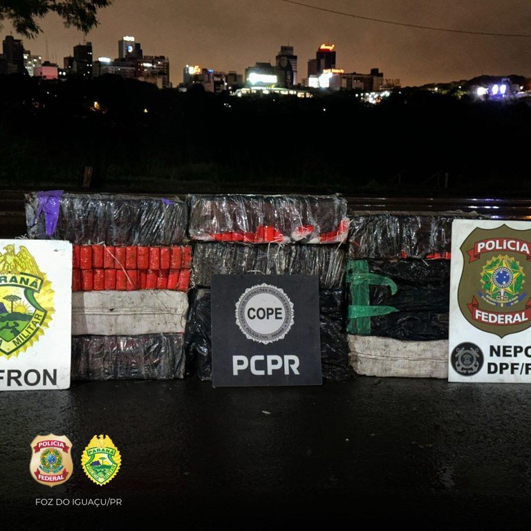 Traficantes Atiram Contra a Polícia e Abandonam 1,7 Tonelada de Maconha no Rio Iguaçu