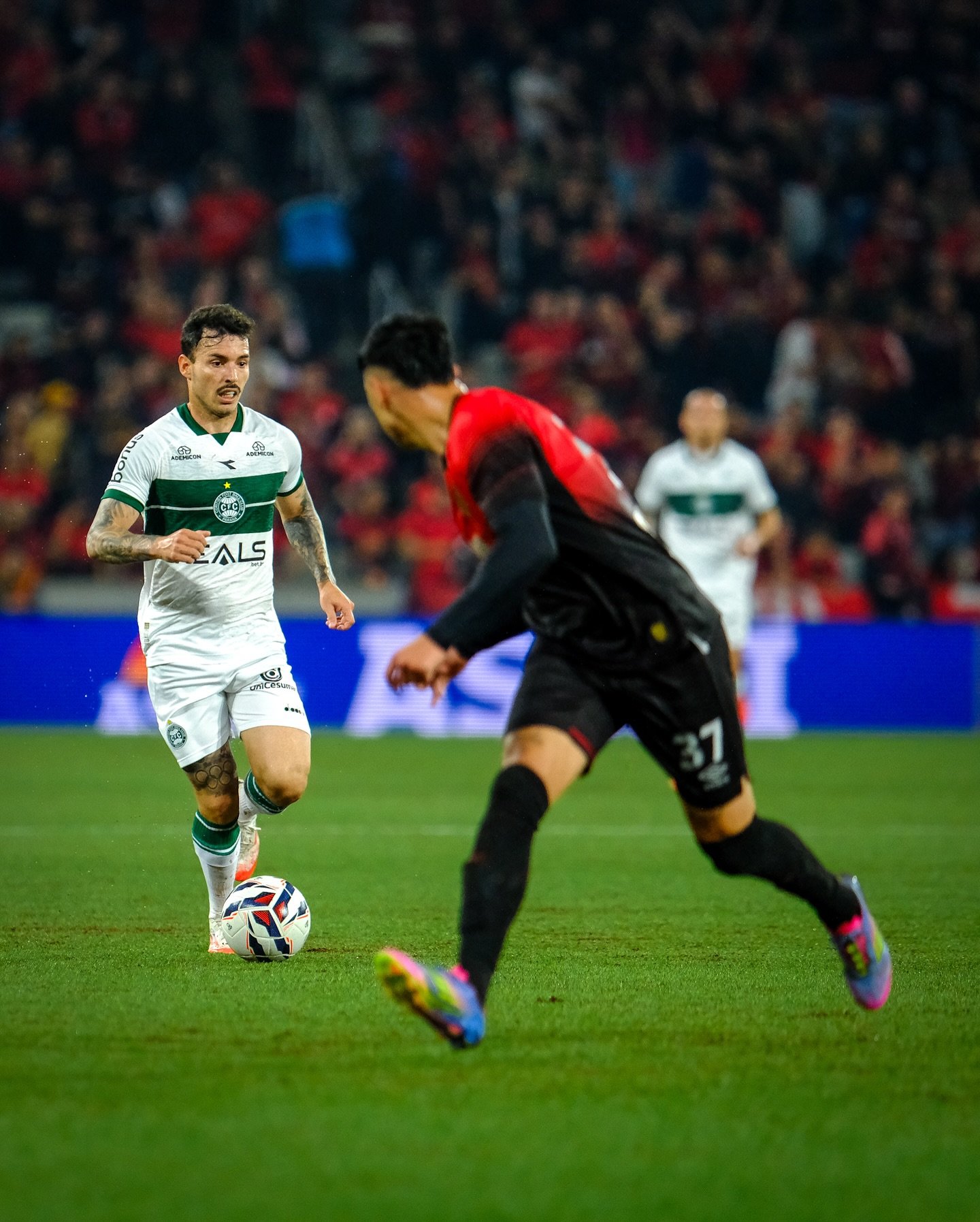 Um Herói Chamado Gómez: Colombiano Decide o Atletiba e Coloca o Coritiba no Topo da Tabela