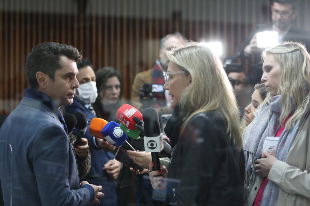 Alep Aprova "Abril Laranja" e Endurece Luta Contra a Crueldade Animal no Paraná