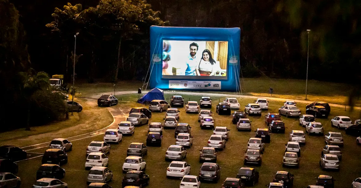 Uma viagem no tempo: o charme do cinema drive-in volta a Londrina com sessões gratuitas