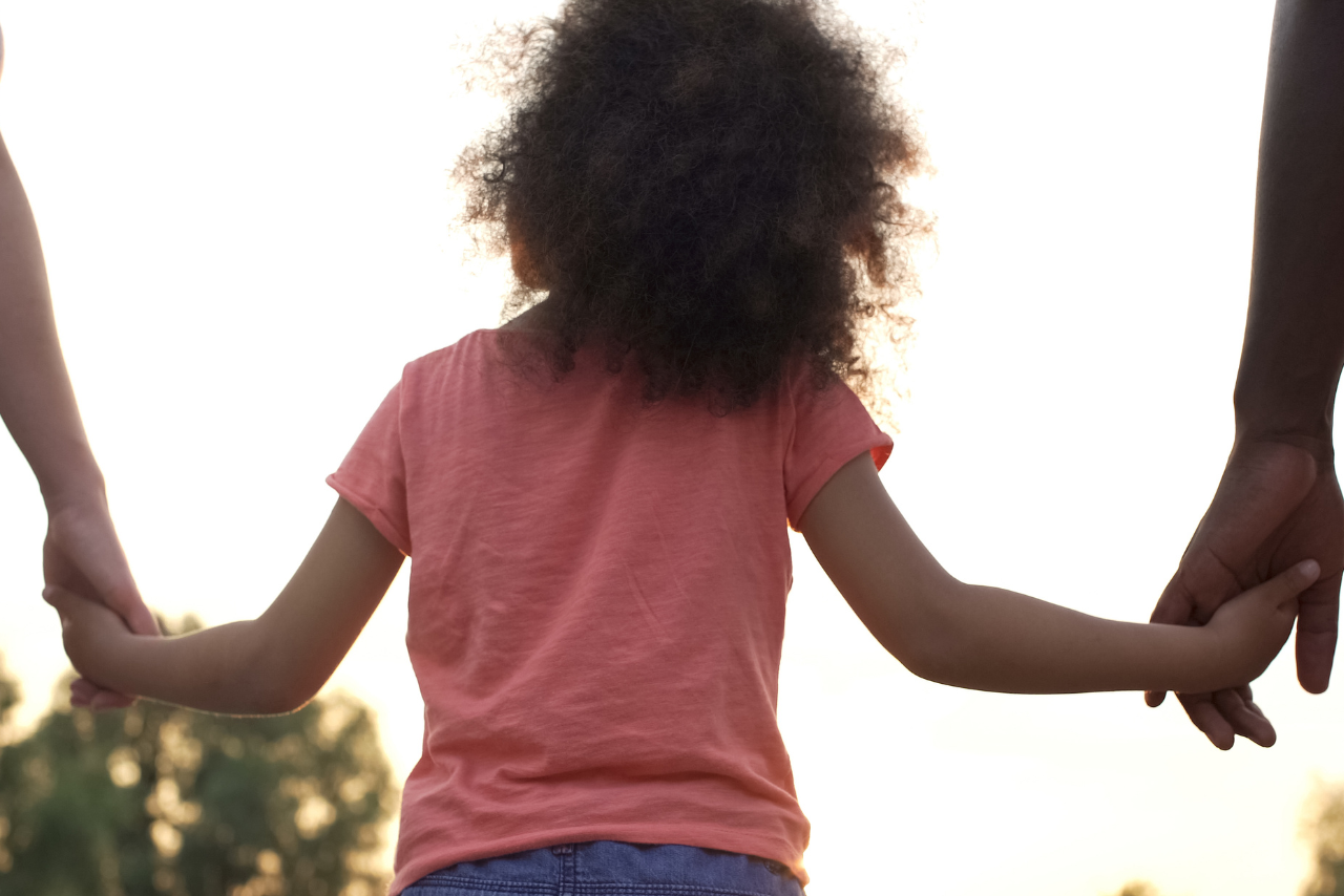 Além do abrigo: o papel transformador das famílias acolhedoras na vida de crianças e adolescentes