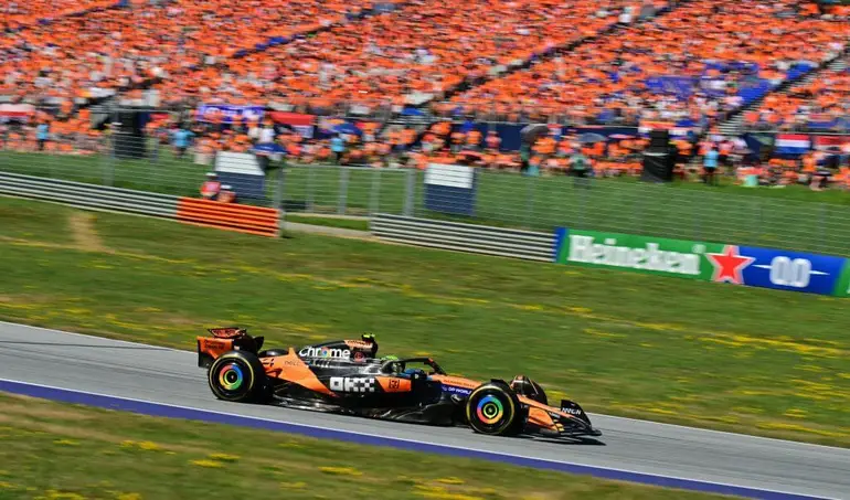 Guerra na McLaren: Norris Segura Piastri em Batalha Eletrizante e Vence o GP da Áustria