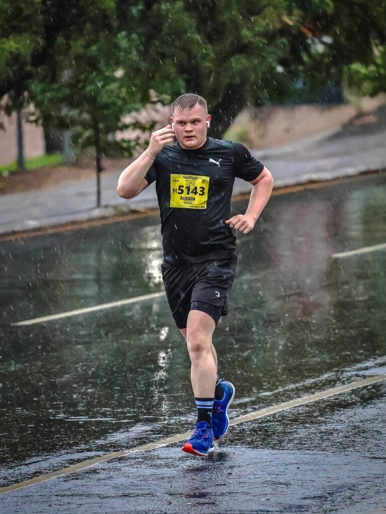 Nem chuva, nem frio: corrida da ACIPG em Ponta Grossa une atletas e celebra força da mulher empreendedora