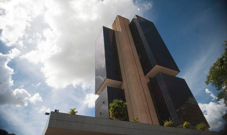 Juros sobem de novo: Banco Central eleva Selic para 15% e surpreende mercado
