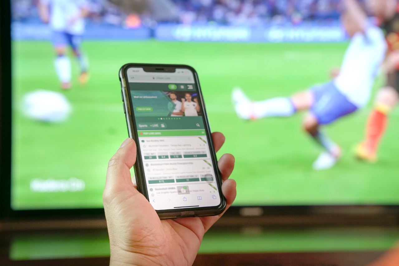 Risco no jogo: maioria dos apostadores cai em sites ilegais e perde proteção no Brasil