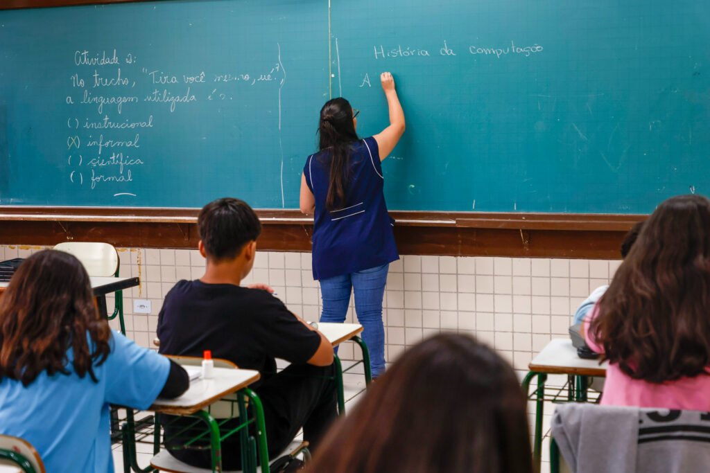 Dinheiro na Conta: Reajuste dos Professores do Paraná Será Pago com Retroativo em 11 de Julho