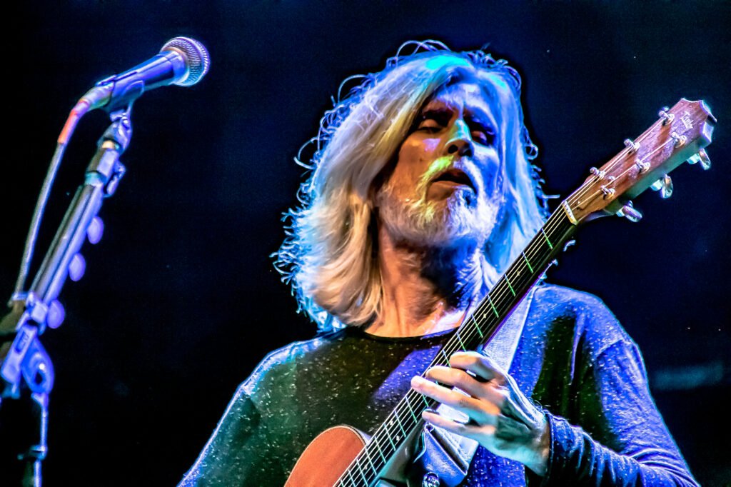 De "A Lista" a "Lua e Flor": Oswaldo Montenegro traz seus maiores sucessos para noite especial em Curitiba