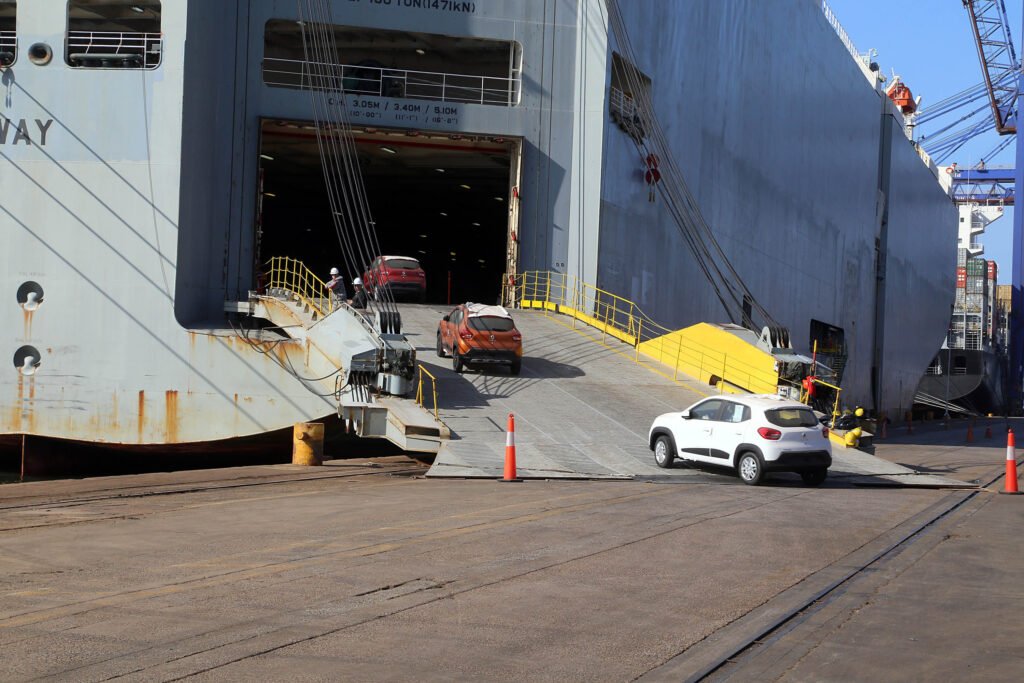 Boom nas exportações: Paraná vê vendas de automóveis e carnes dispararem em 2025