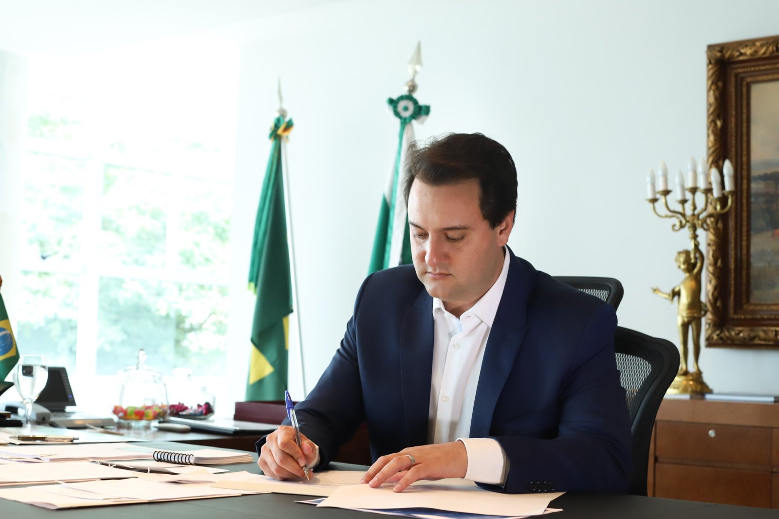 Governo do Paraná adota medidas de corte de gastos para otimizar orçamento estadual