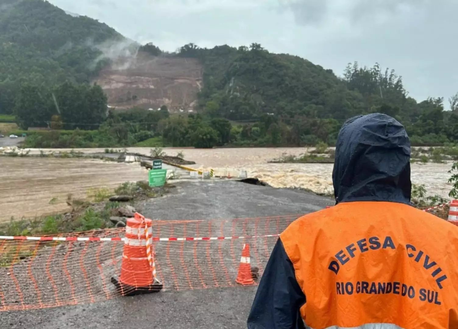 Alerta Máximo no RS: Defesa Civil Confirma Desabrigados e Desaparecidos Sob Chuva que Não Para