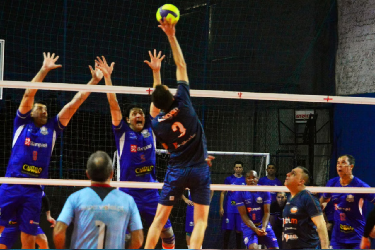 Saques, bloqueios e sonhos: começa a Copa Curitiba Master, a batalha de gerações pelo vôlei
