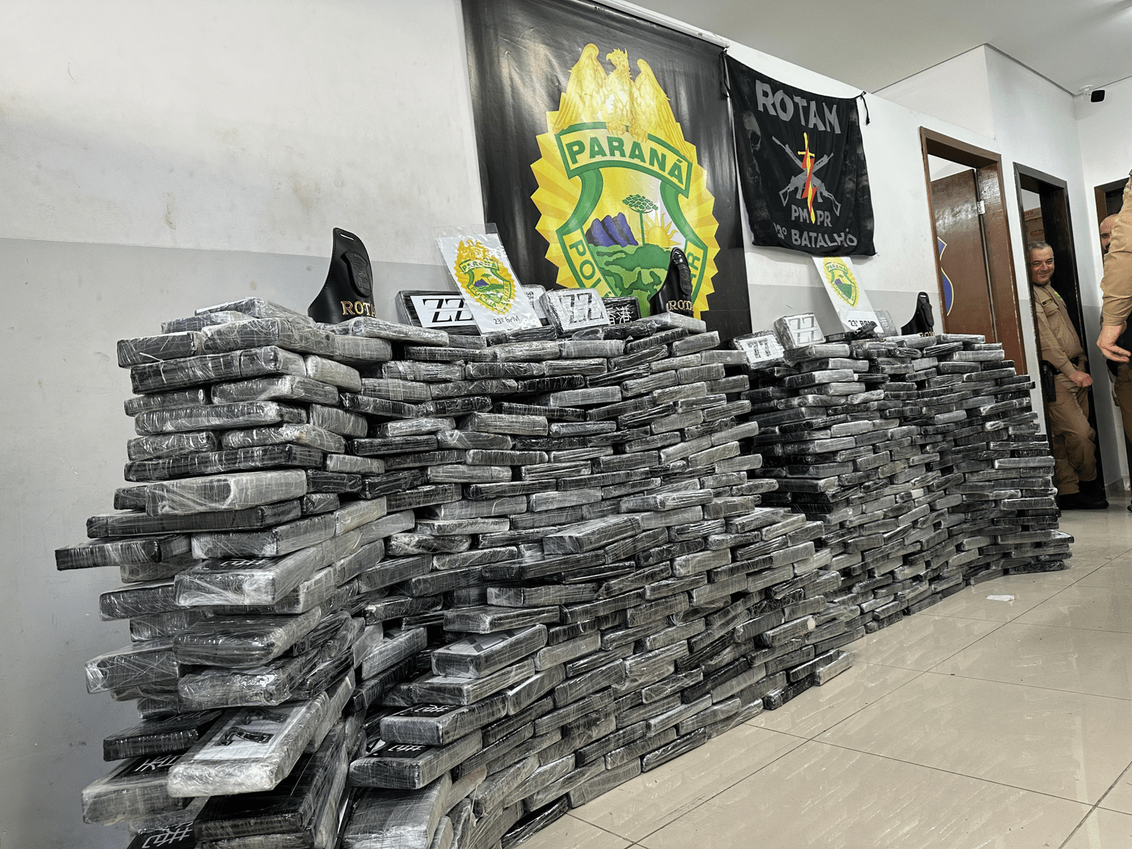 Mega apreensão: PMPR retira mais de 876 quilos de cocaína de circulação em Curitiba