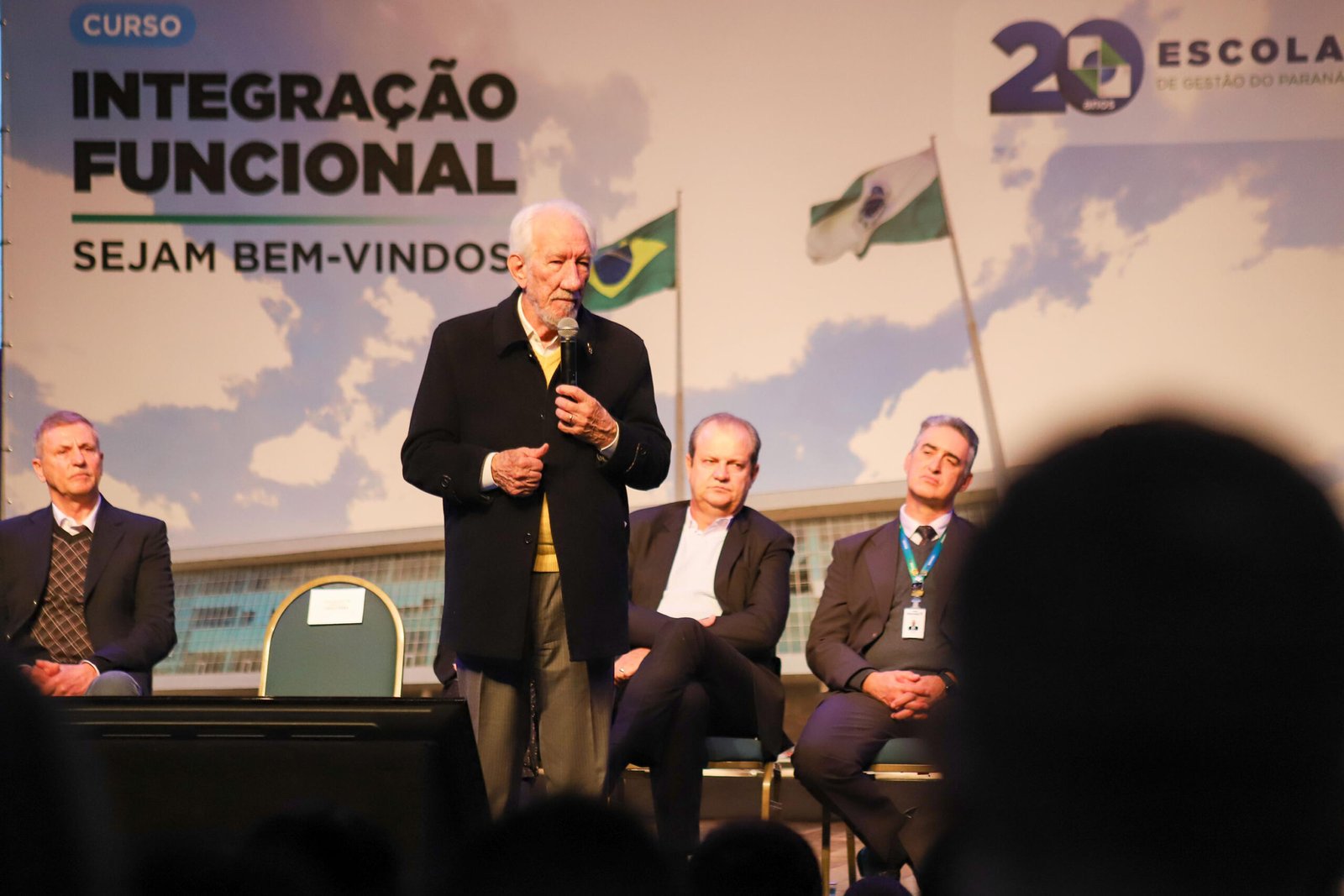 Governo do Paraná Recebe 865 Novos Servidores com Foco em Integração e Inovação