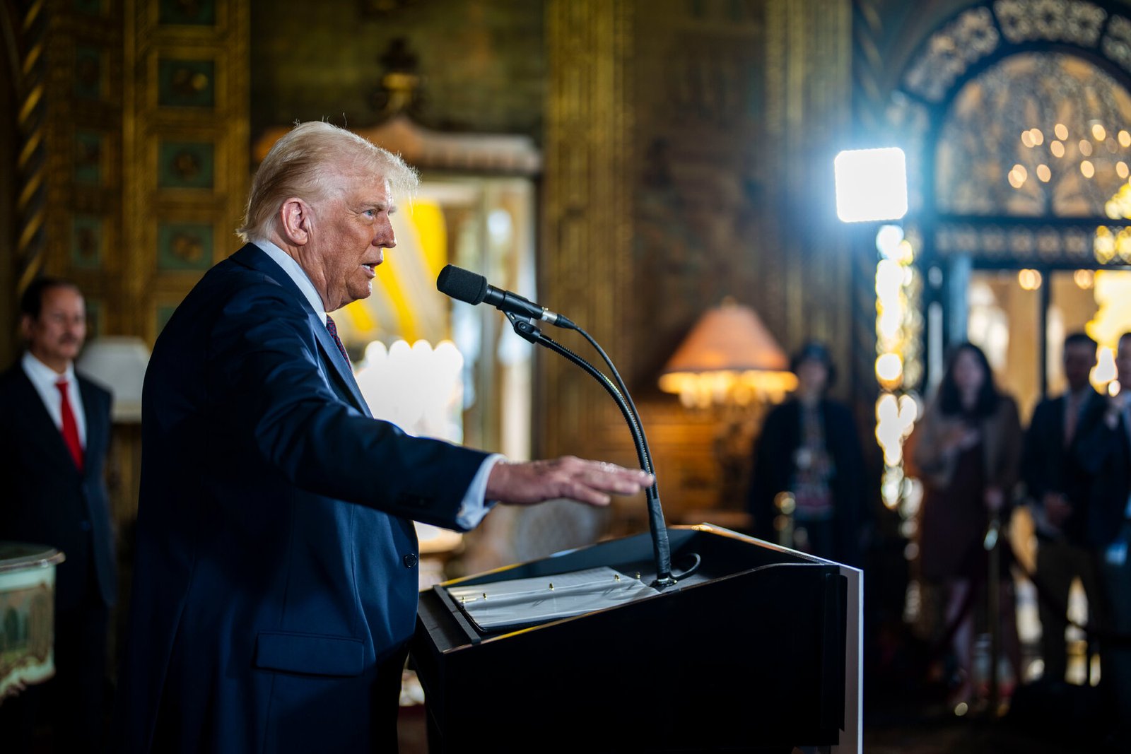 "É o BRICS ou os EUA": Trump Dá Ultimato ao Mundo e Ameaça Aliados do Bloco com Tarifa de 10%