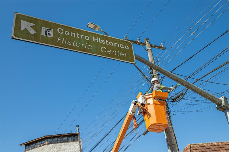 Curitiba Inicia Plano para Enterrar Fiação Elétrica e se Tornar Modelo para o Brasil