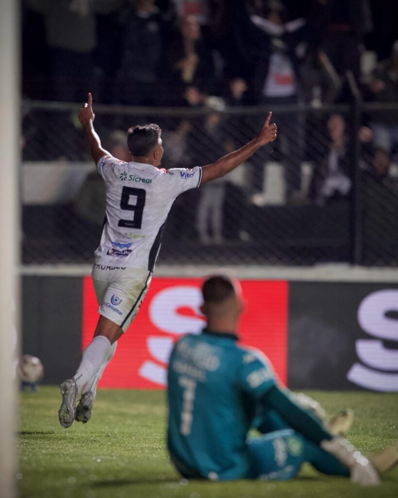 Duro Golpe no Fim: Operário Sofre Virada da Chapecoense nos Acréscimos em Ponta Grossa