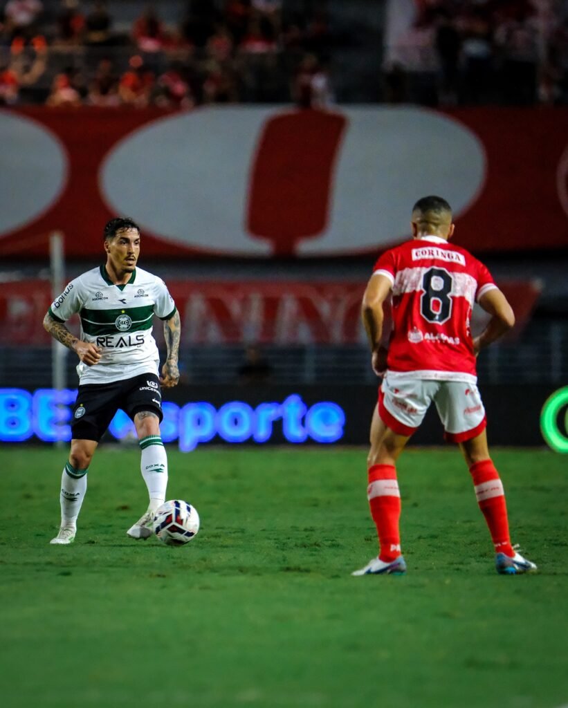 Líder com Sorte e Competência: Coritiba Sofre, mas Vence o CRB com Pênalti no Fim