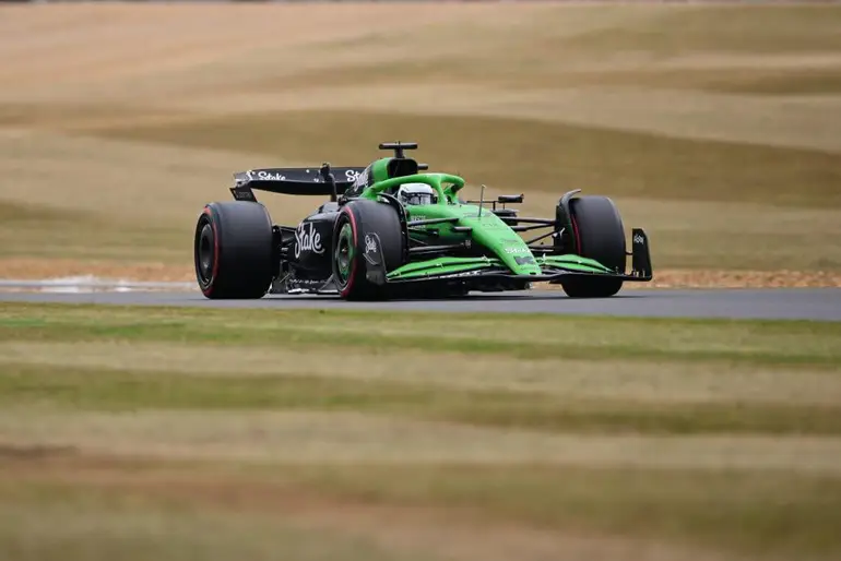 Festa de Norris, Pódio Histórico de Hülkenberg e Punição a Piastri Marcam Caótico GP da Inglaterra