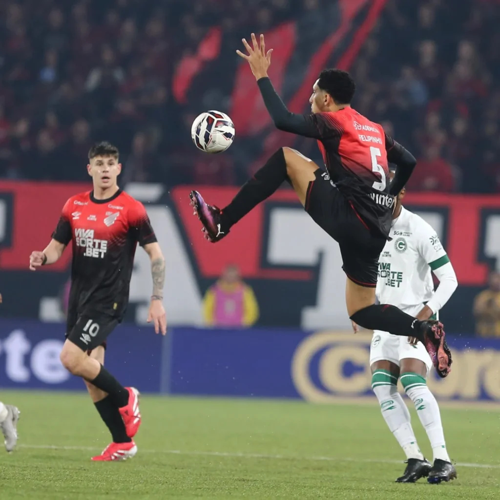 A Porta do G4 Fechou: Athletico Perde Jogo-Chave para o Goiás e Desperdiça Grande Chance de Subir