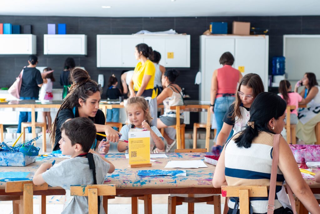 Pequenos Artistas no Museu: MON Tem Oficinas de Arte Para Tirar a Criançada da Rotina