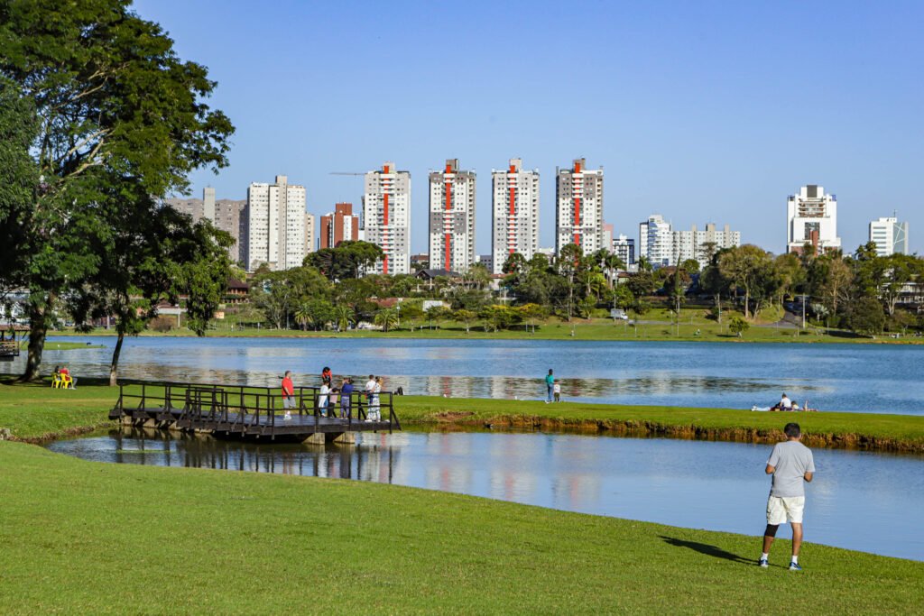Trégua no Frio: Paraná Terá Semana de Sol e Temperaturas Amenas, Mas Nova Frente Fria se Aproxima