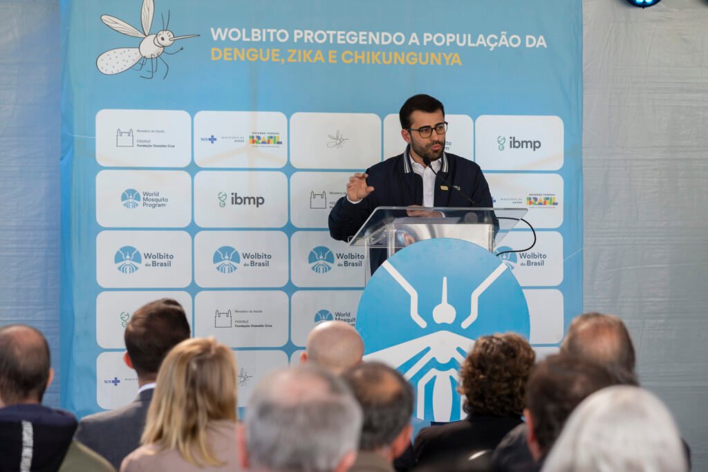 A Guerra dos Mosquitos: Curitiba Agora Produz 100 Milhões de "Mosquitos do Bem" por Semana Para Combater a Dengue
