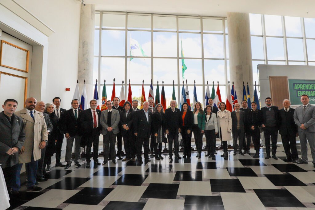 Ofensiva diplomática: Piana Reúne Cônsules e Apresenta o Paraná como Parceiro Estratégico Global