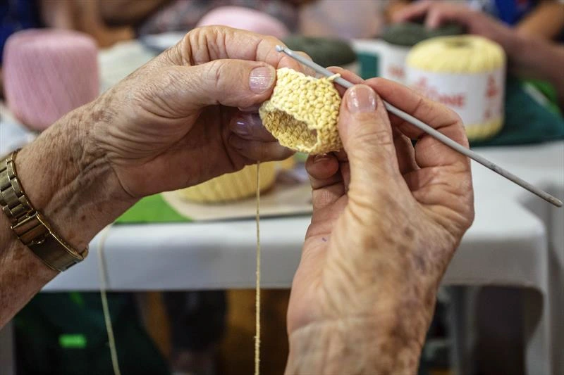 A arte que nasce das mãos: Curitiba celebra o Dia do Crochê com encontro e exposição coletiva