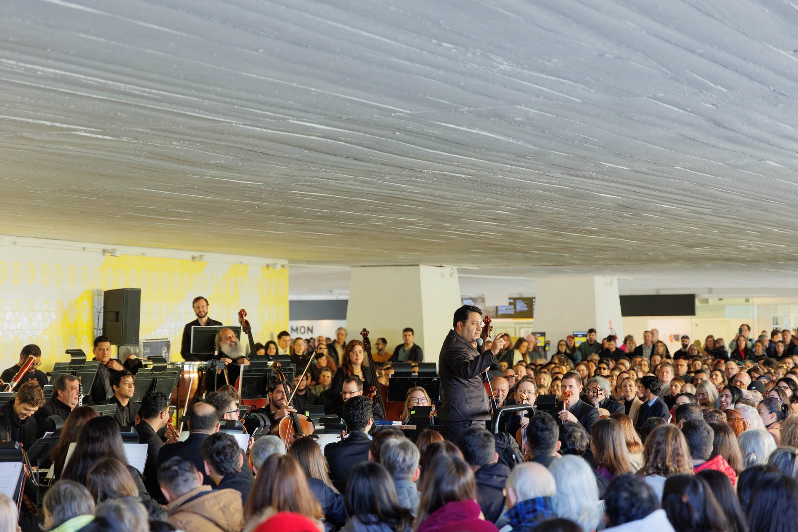 Orquestra sinfônica apresenta as famosas sinfonias “Haffner” e “Júpiter” de Mozart em concerto gratuito no MON