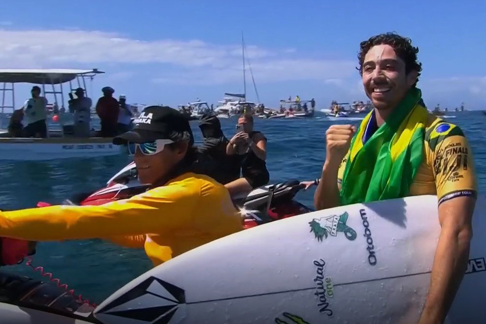 Yago Dora, o rei do surfe: paranaense veste a coroa de campeão mundial em final dominante em Fiji
