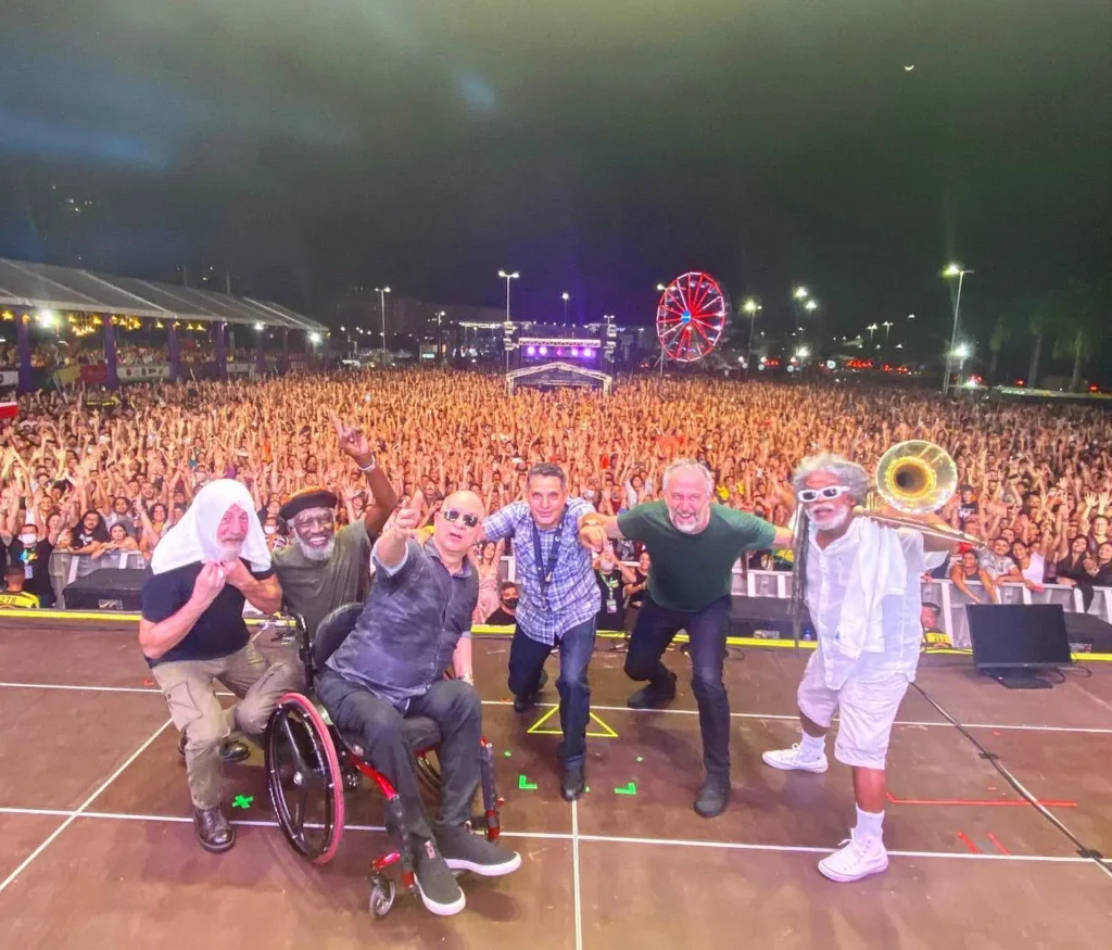 A Trilha Sonora de uma Geração: Paralamas Celebram 40 Anos com Show de Clássicos em Curitiba