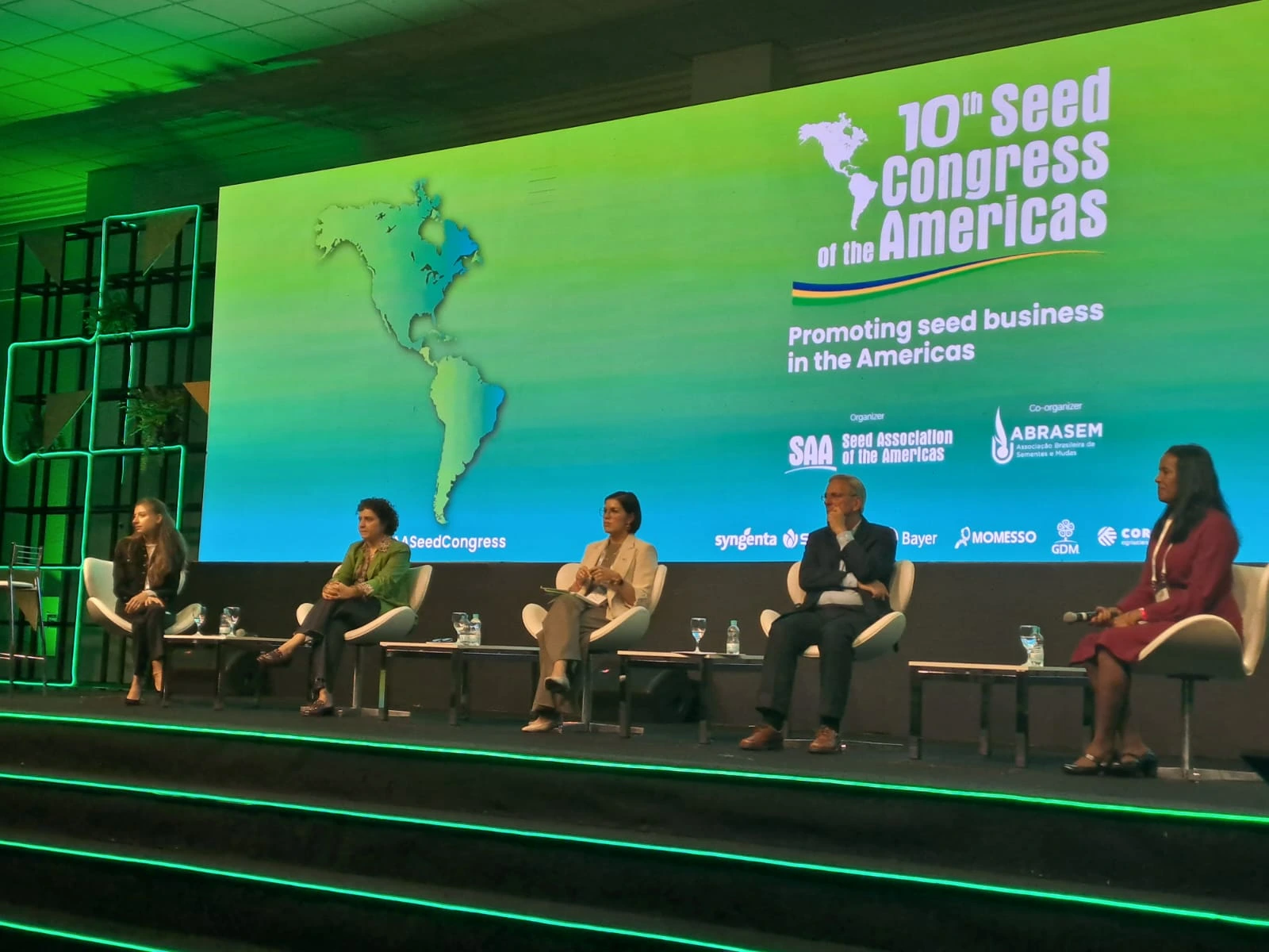 Pirataria de sementes causa rombo de R$ 10 bilhões ao agro, aponta debate em Foz do Iguaçu