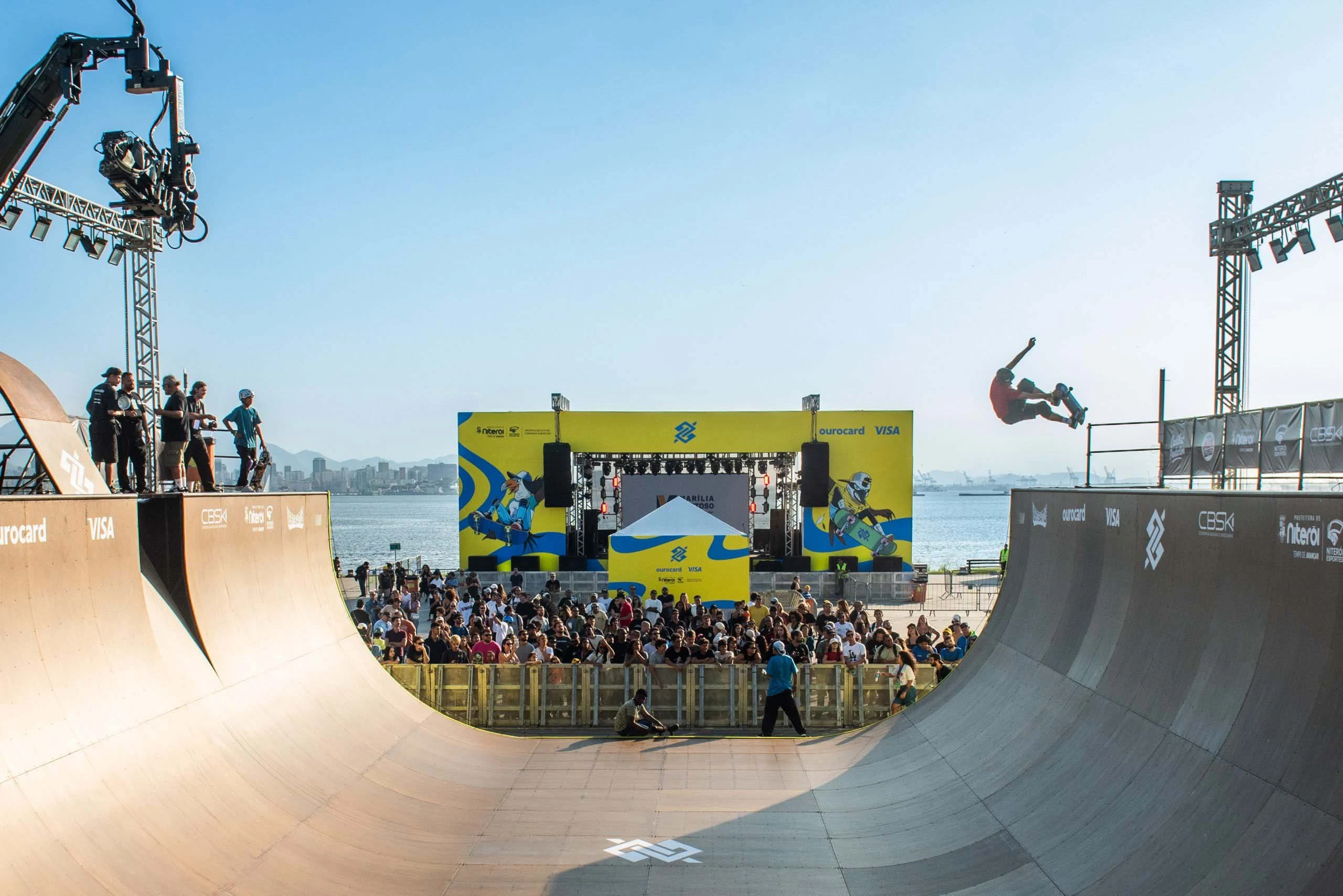 Os donos da casa em ação: Gui Khury, Japinha e Cini lideram o show no Vert Battle em Curitiba