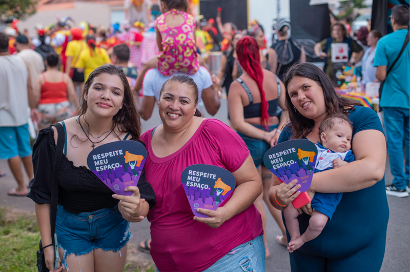 Carnaval com respeito: Curitiba lança campanha 'Não é Não' nos blocos de rua a partir deste sábado