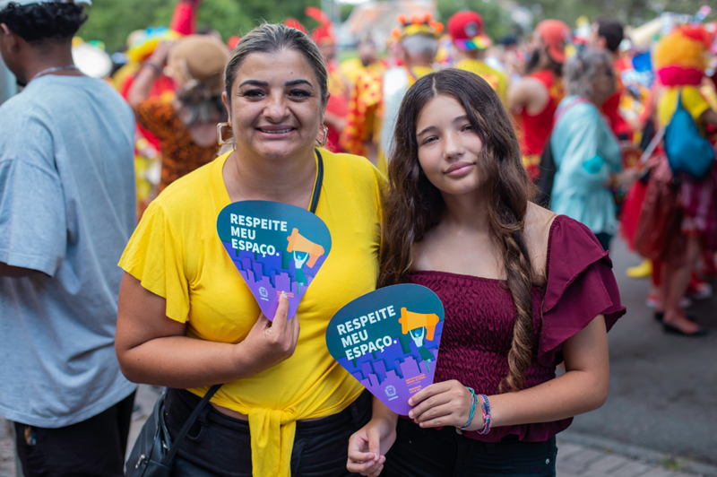 Carnaval com respeito: Curitiba lança campanha 'Não é Não' nos blocos de rua a partir deste sábado