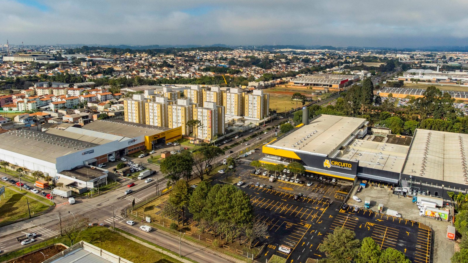 Boom de negócios: com alta de 13%, Curitiba fecha o ano com quase 80 mil novas empresas abertas